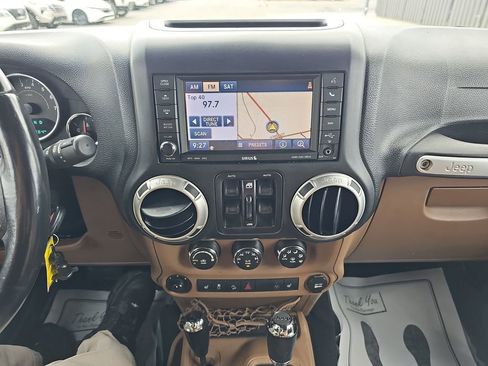 Used 2016 Jeep Wrangler Unlimited Rubicon w/ Connectivity Group image 23