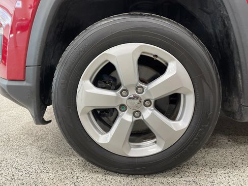 Used 2017 Jeep Compass Latitude FWD image 14
