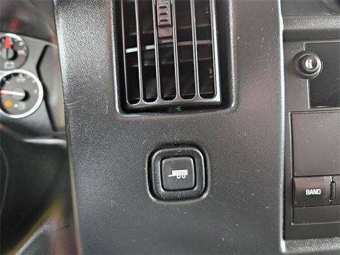 Used 2011 GMC Savana 3500 LS image 19