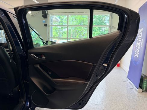 Used 2018 MAZDA MAZDA3 Grand Touring w/ Premium Equipment Package FWD image 26