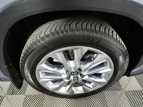 Used 2023 Toyota Highlander Limited image 17