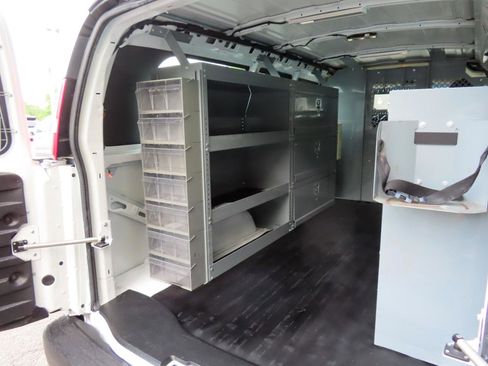 Used 2015 GMC Savana 3500 RWD image 11