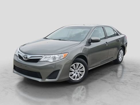 Used 2012 Toyota Camry LE FWD image 1
