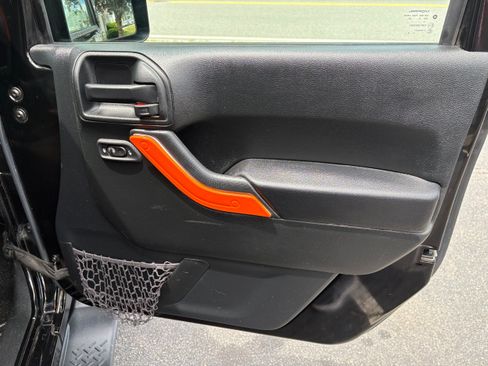 Used 2017 Jeep Wrangler Sahara AWD/4WD image 27