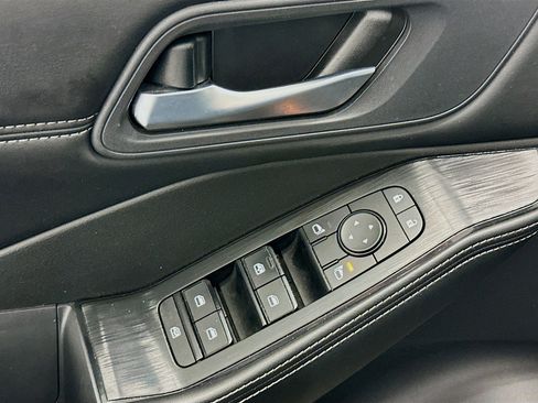 Used 2023 Nissan Rogue SV w/ SV Premium Package image 15