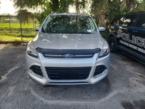 Used 2015 Ford Escape Titanium w/ Equipment Group 301A FWD image 2