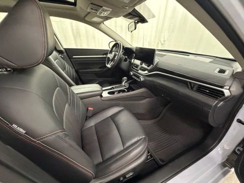 Used 2024 Nissan Altima 2.5 SR w/ SR Premium Package FWD image 13