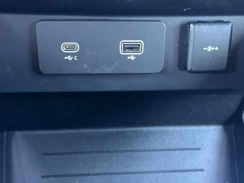 Used 2021 Land Rover Defender 110 X-Dynamic SE image 6