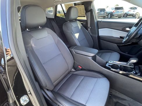 Used 2025 Chevrolet Trax LT w/ Driver Confidence Package image 30