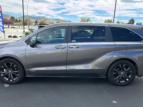 Used 2021 Toyota Sienna XSE image 6