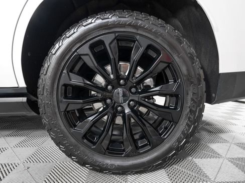 Used 2024 GMC Yukon Denali w/ Denali Reserve Package image 36