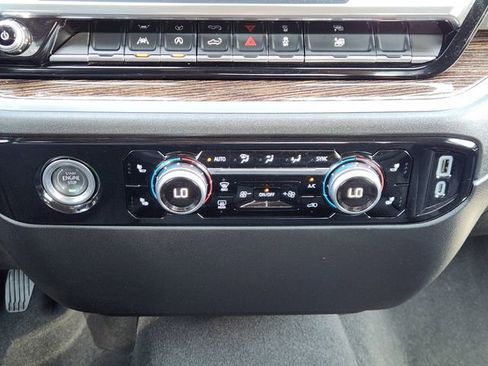 Used 2024 GMC Sierra 1500 Elevation image 19