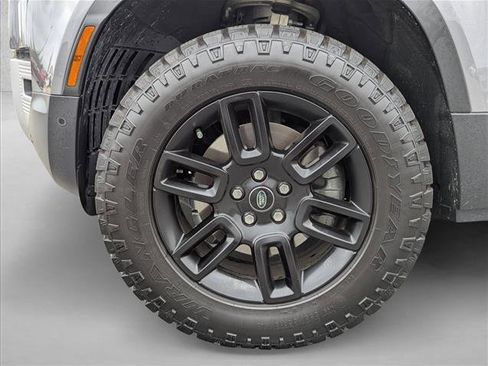 Used 2022 Land Rover Defender 110 S image 9