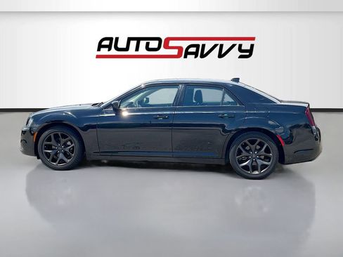 Used 2023 Chrysler 300 Touring w/ Sport Appearance Package RWD image 4