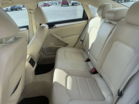 Used 2013 Volkswagen Passat 2.5 SE image 11