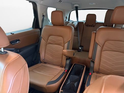 Certified 2024 Nissan Pathfinder Platinum FWD image 15