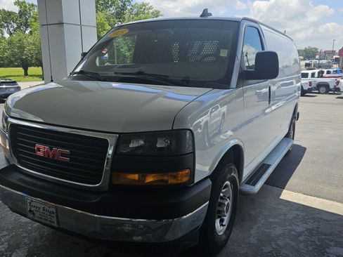 Used 2025 GMC Savana 2500 w/ Driver Convenience Package RWD image 4