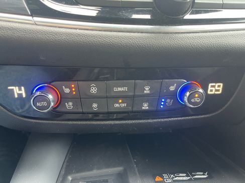 Used 2022 Buick Enclave Premium image 15