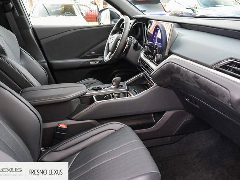 Certified 2026 Lexus TX 500h AWD image 12