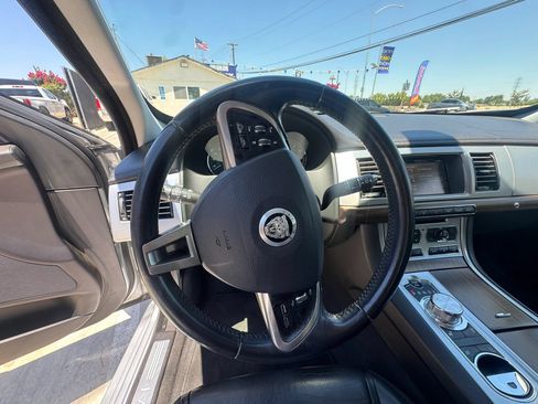 Used 2012 Jaguar XF RWD image 14