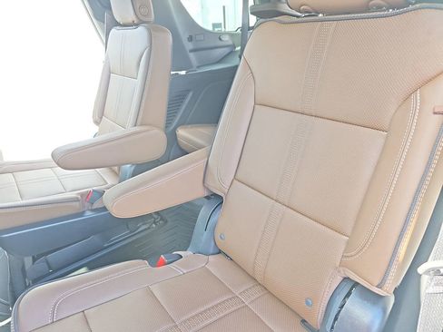 Used 2025 Chevrolet Tahoe High Country image 14