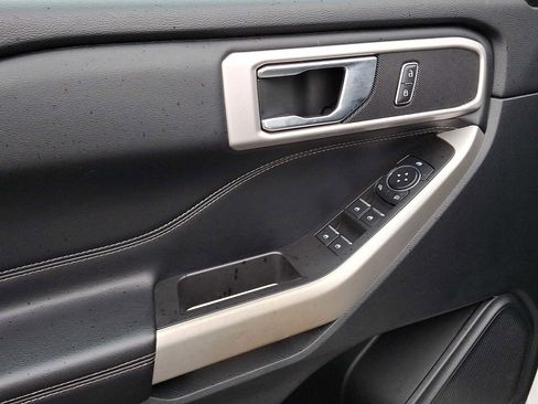 Used 2021 Ford Explorer XLT image 13