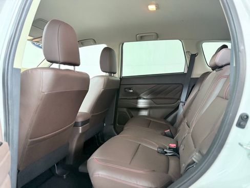 Used 2018 Mitsubishi Outlander SEL image 27