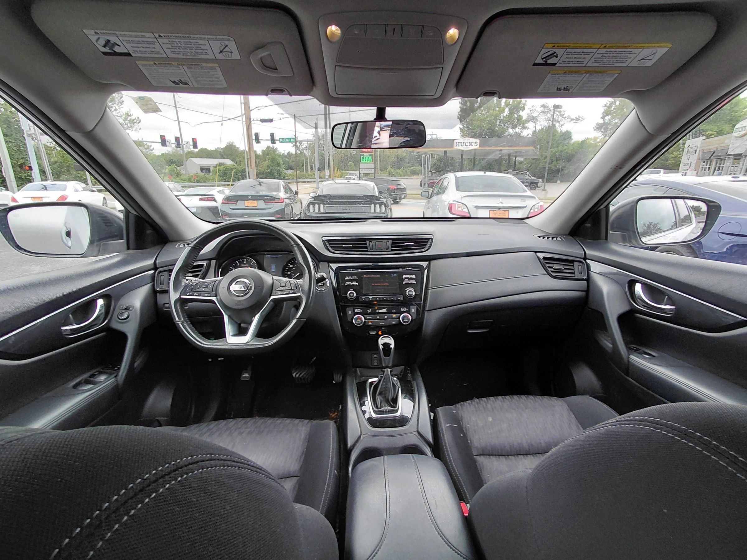 Used 2017 Nissan Rogue SV AWD/4WD image 10