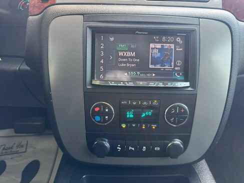 Used 2014 GMC Sierra 2500 SLT w/ SLT Convenience Package AWD/4WD image 23