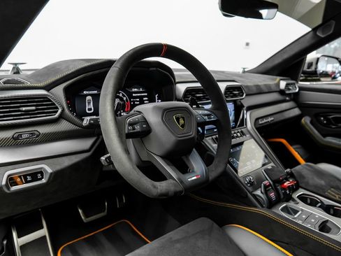 Used 2023 Lamborghini Urus Performante AWD/4WD image 7