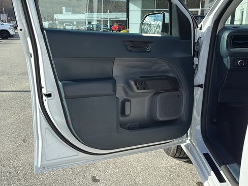Used 2025 Ford Maverick Lobo image 12