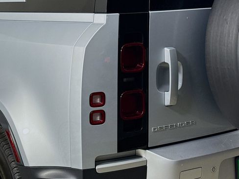 Used 2023 Land Rover Defender 110 S image 36