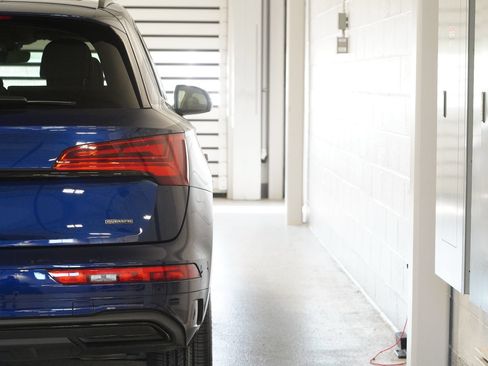 Used 2024 Audi Q5 2.0T Premium Plus w/ Premium Plus Package AWD/4WD image 10