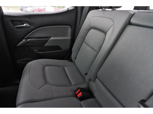 Used 2017 Chevrolet Colorado LT w/ LT Convenience Package RWD image 14