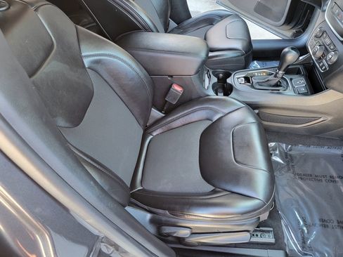 Used 2021 Jeep Cherokee Latitude Plus image 16