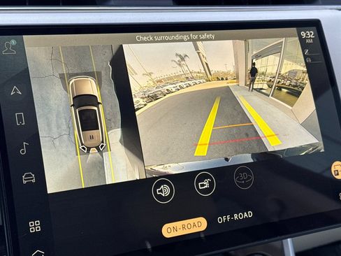 Used 2023 Land Rover Range Rover Long Wheelbase SE image 24