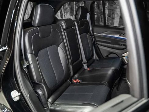 Used 2023 Jeep Grand Cherokee Overland w/ Luxury Tech Group IV image 13