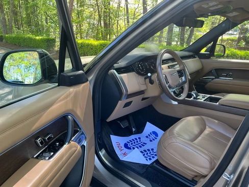 Used 2023 Land Rover Range Rover Long Wheelbase SE image 4