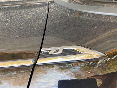 Used 2021 Volkswagen Tiguan SE image 11