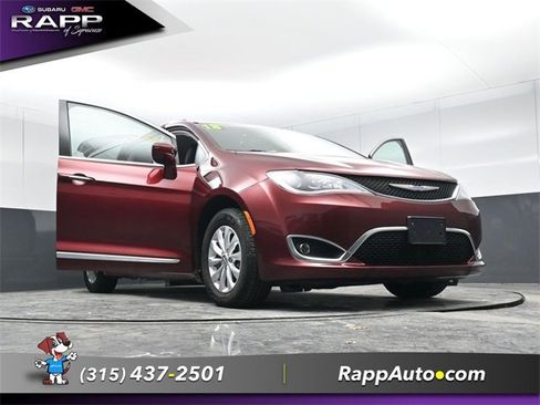 Used 2018 Chrysler Pacifica Touring-L image 31