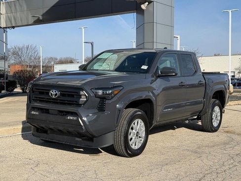 Used 2025 Toyota Tacoma SR5 image 7
