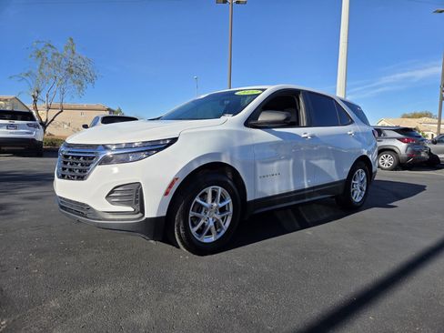 Used 2022 Chevrolet Equinox LS w/ LS Convenience Package image 2