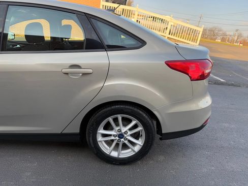 Used 2015 Ford Focus SE FWD image 46