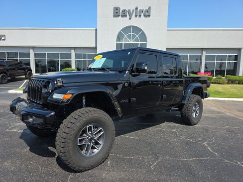 Used 2022 Jeep Gladiator Overland AWD/4WD image 1