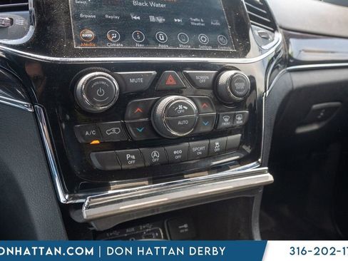 Used 2021 Jeep Grand Cherokee Overland AWD/4WD image 9