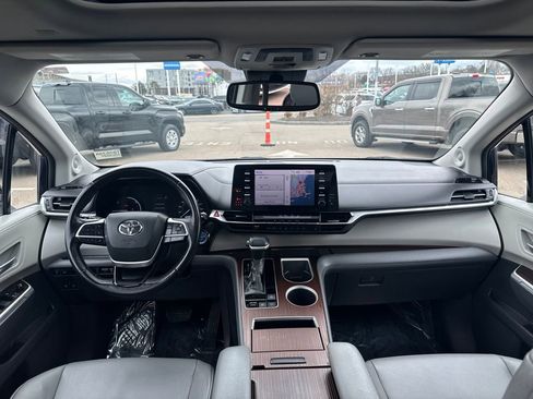 Used 2021 Toyota Sienna XLE w/ XLE Plus Package image 12