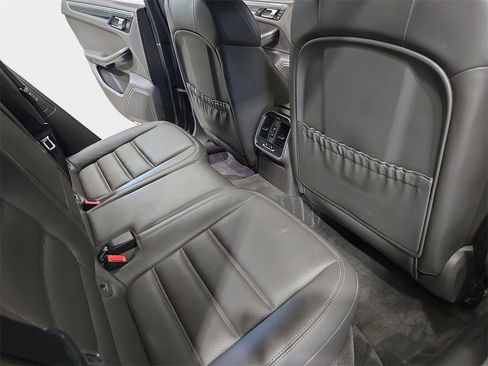 Used 2015 Porsche Macan S image 13