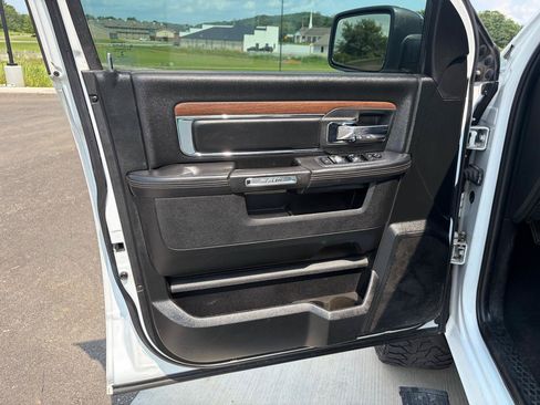 Used 2017 RAM 1500 Laramie AWD/4WD image 9