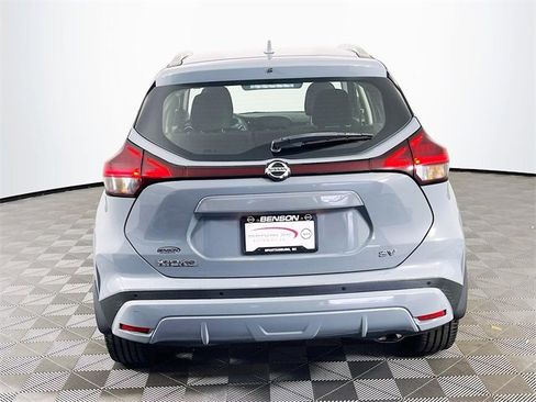 Used 2021 Nissan Kicks SV image 7