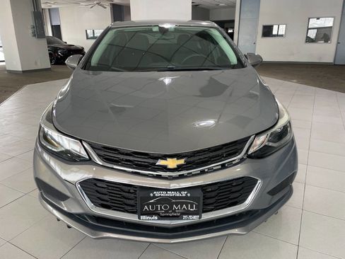 Used 2017 Chevrolet Cruze LT w/ Convenience Package image 2